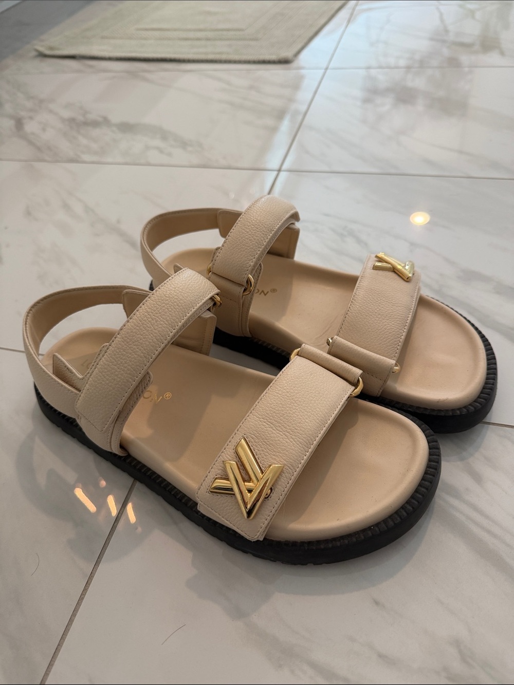 Louis Vuitton Sunset Flat Comfort Sandal - beige size 38.5 - Picture 2 of 7